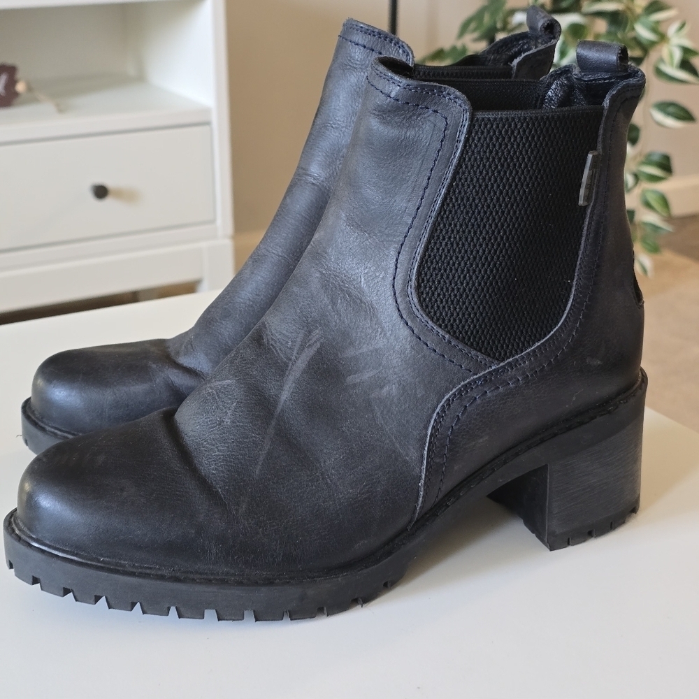 Bullet leather ankle boots color black size 40